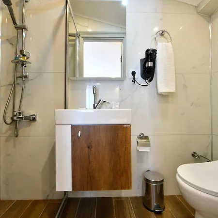 فندق Oemer Aga Konagi 3*