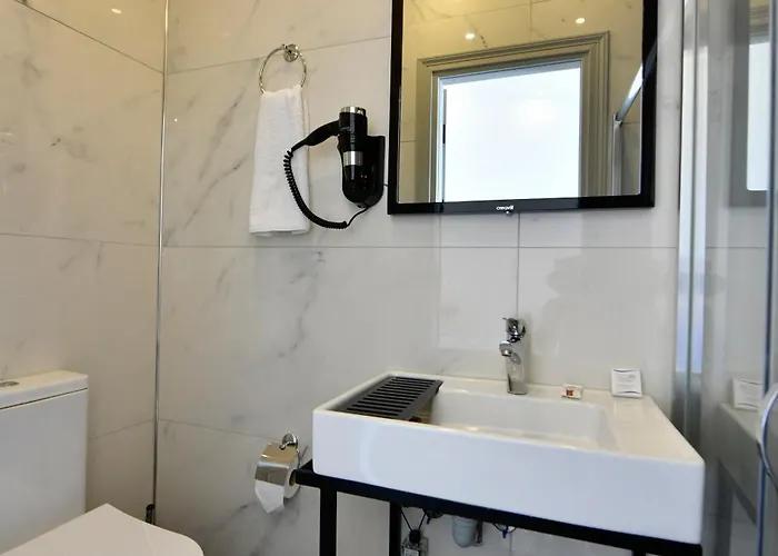 فندق Oemer Aga Konagi 3*